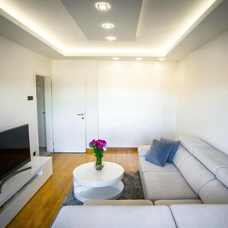 Apartman Simic - Stan Na Dan Bogatić Buitenkant foto