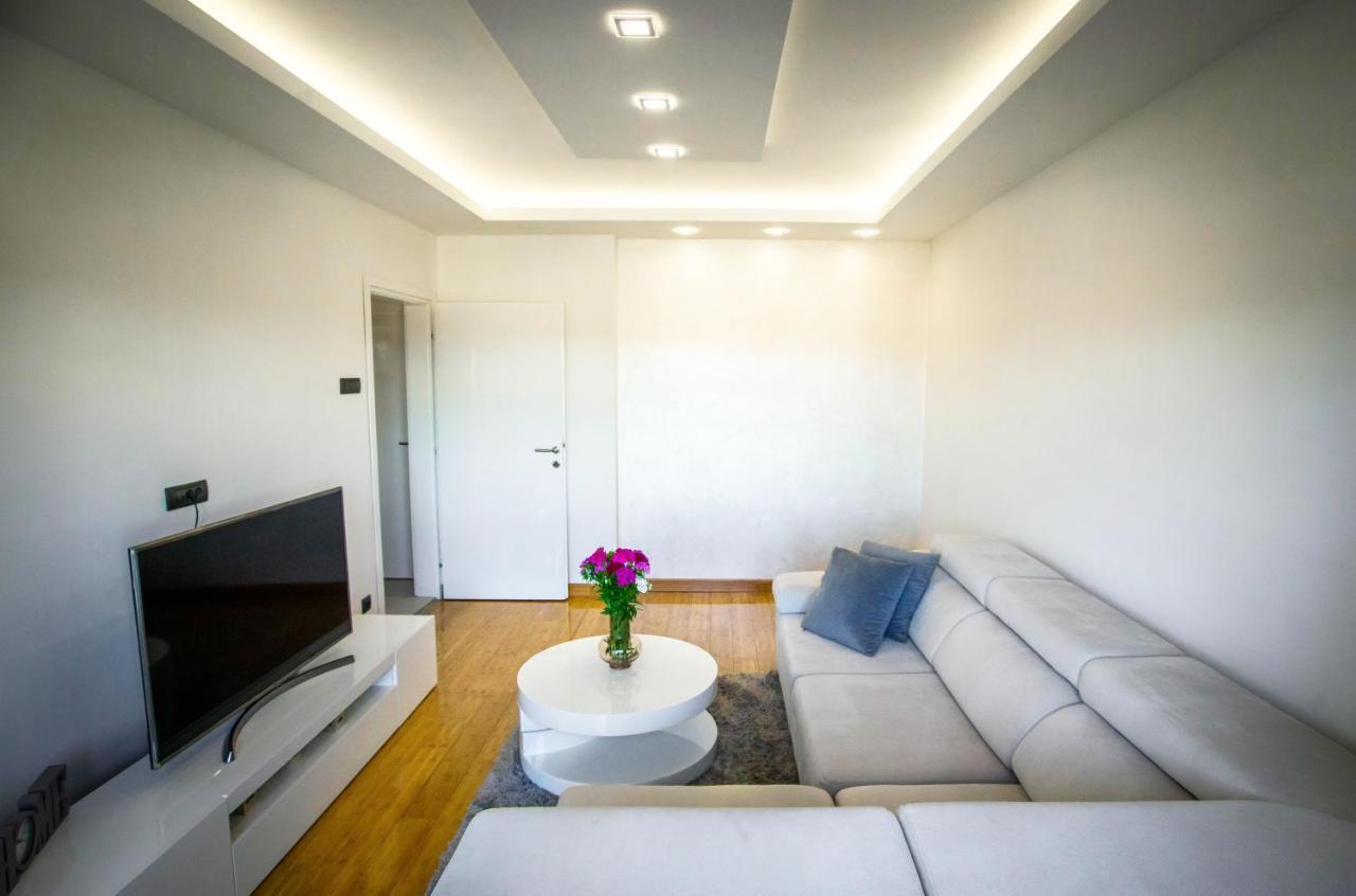 Apartman Simic - Stan Na Dan Bogatić Buitenkant foto